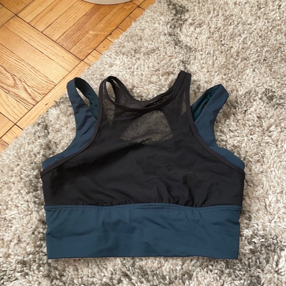 Lululemon // high neck mesh layer bra - Picture 3 of 3